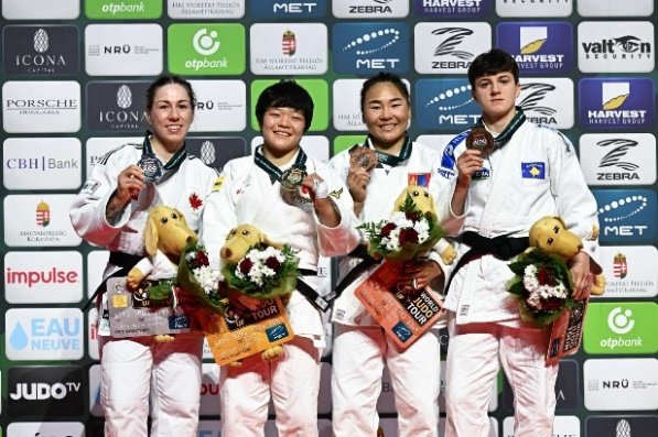 Podio de la categoría -63kg