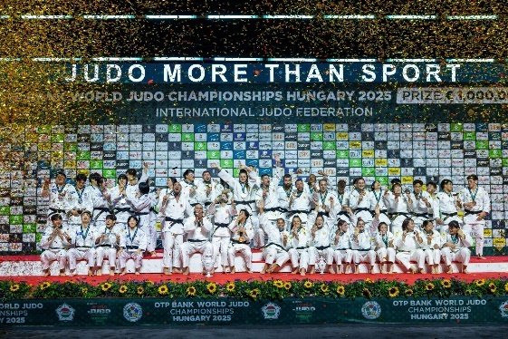 Campeonato Mundial Budapest podio de equipos mixtos