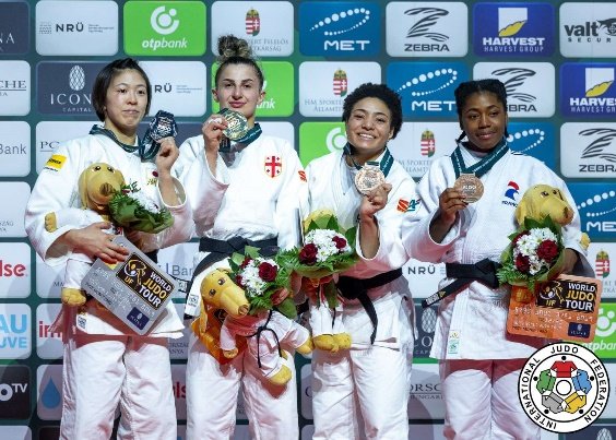 Podios de la categoría 57-kg