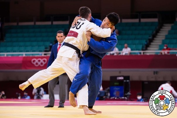 Los doble campeones olímpicos Ohno (izq) y Nagase (der.)