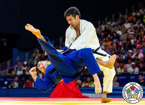 Los doble campeones olímpicos Ohno (izq) y Nagase (der.)