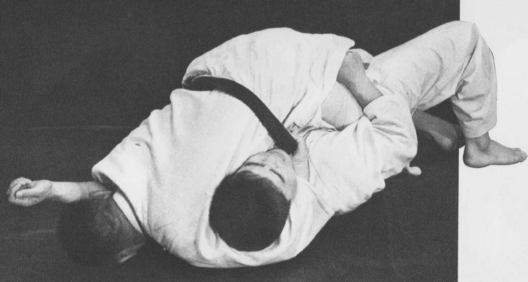 Tate-shiho-gatame-mostrado-desde-arriba-y-desde-abajo