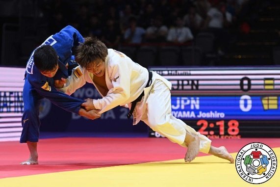 hifumi abe buena postura